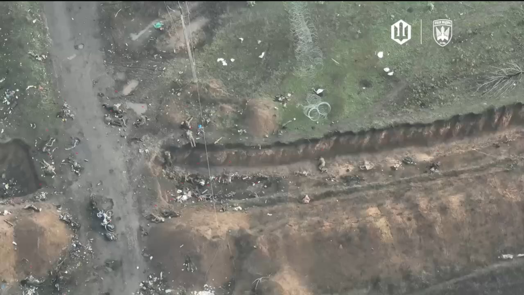 第414旅団「マジャル鳥」は、ロシア歩兵が絶えず対戦車壕を越えようとして死亡する「キルゾーン」のビデオを公開した。