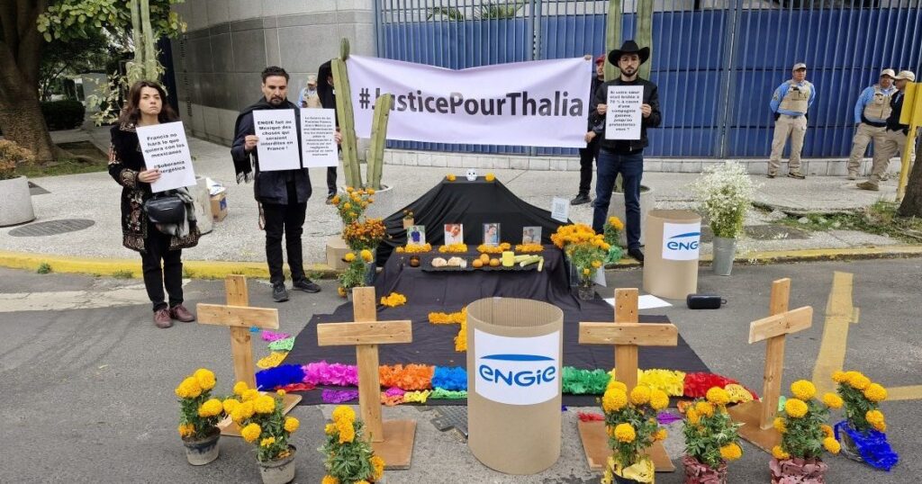 Mexico: Families of victims of natural gas explosions, allegedly linked to Engie, set up a Day of the Dead altar in front of the French Embassy to demand justice.