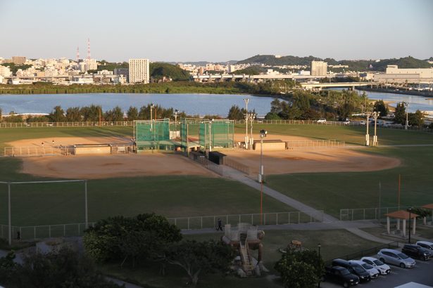 瀬長島の野球場、移設し駐車場へ　沖縄唯一の4面球場　年度内にも代替地