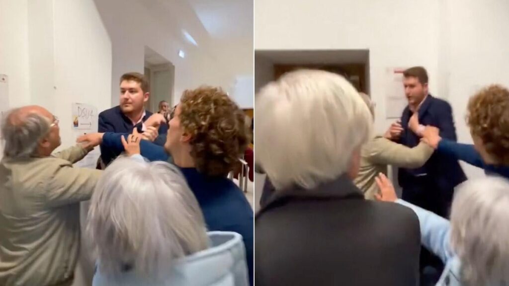 親ロシア派のＡＮＰＩ会議中のフラッシュモブでハリシー氏は次のように攻撃した。「我々はモスクワにいない。あなたたちは反ファシストではなかったのですか？」 - ビデオ