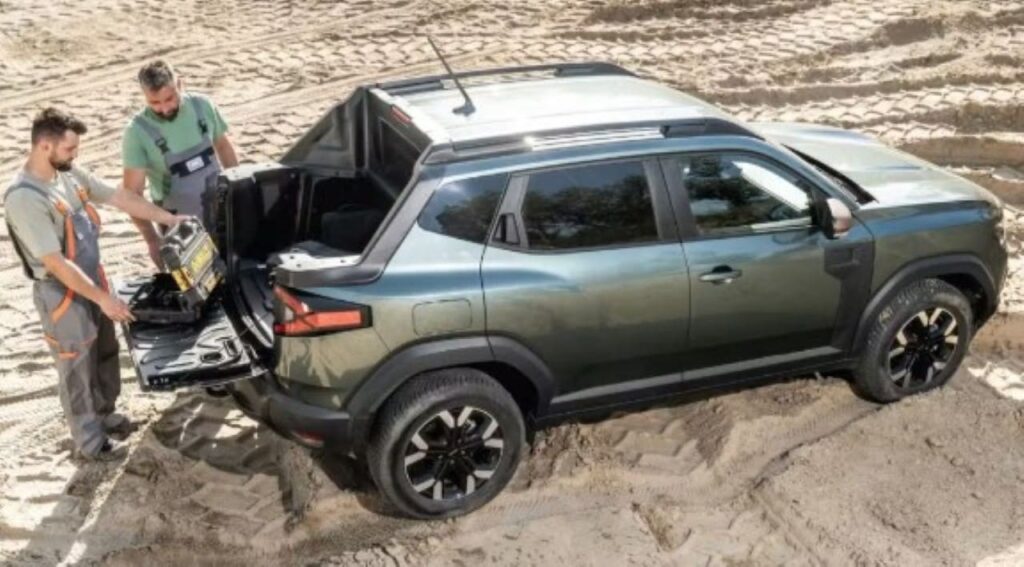 オリジナル SUV のベースを維持したハイブリッド パワートレインと 4×4 トラクションを備えたダスター ピックアップがヨーロッパで登場