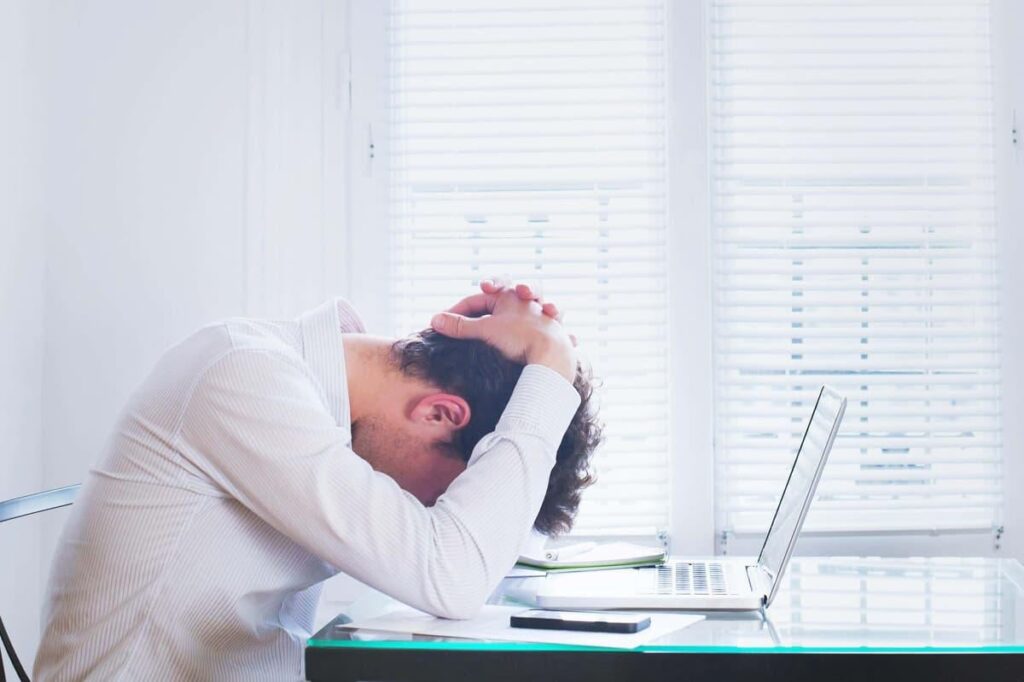 Z世代の会社員の半数近くが職場のストレスで涙を流してしまう