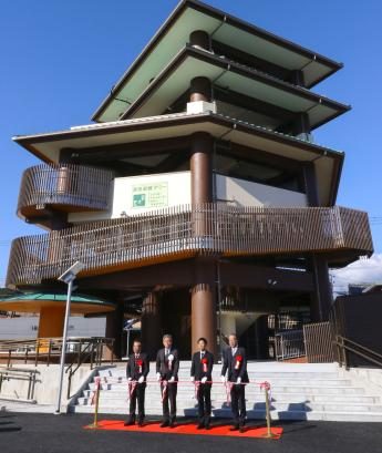 足湯付き津波避難タワー完成　観光客も利用可、和歌山