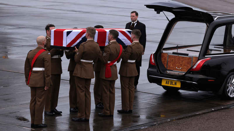 これで心を痛めないでください：ウクライナで殺害されたイギリス空挺部隊の最後の言葉