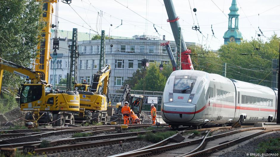 ドイツのドイツ鉄道は慢性的な遅延の解決をどのように目指しているのか – DW – 2025/12/23
