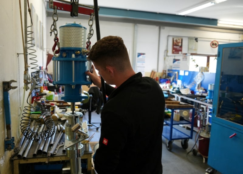 独政府、「自由落下」経済から産業救済強化を＝産業連盟