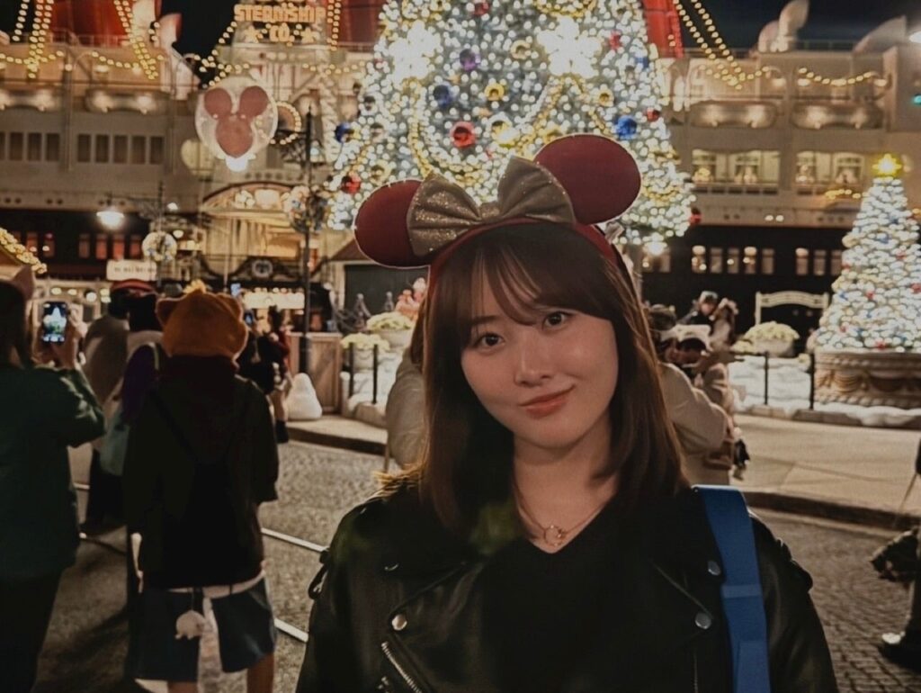 本田望結が見せたオフの表情　ディズニーで切り取った瞬間 | 話題の投稿 | スポーツブル (スポブル)