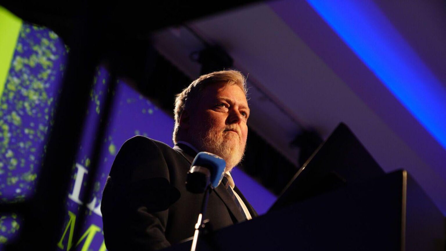 1 億 3,000 万の損失とさらに 26 のマイナス資本 - 指標