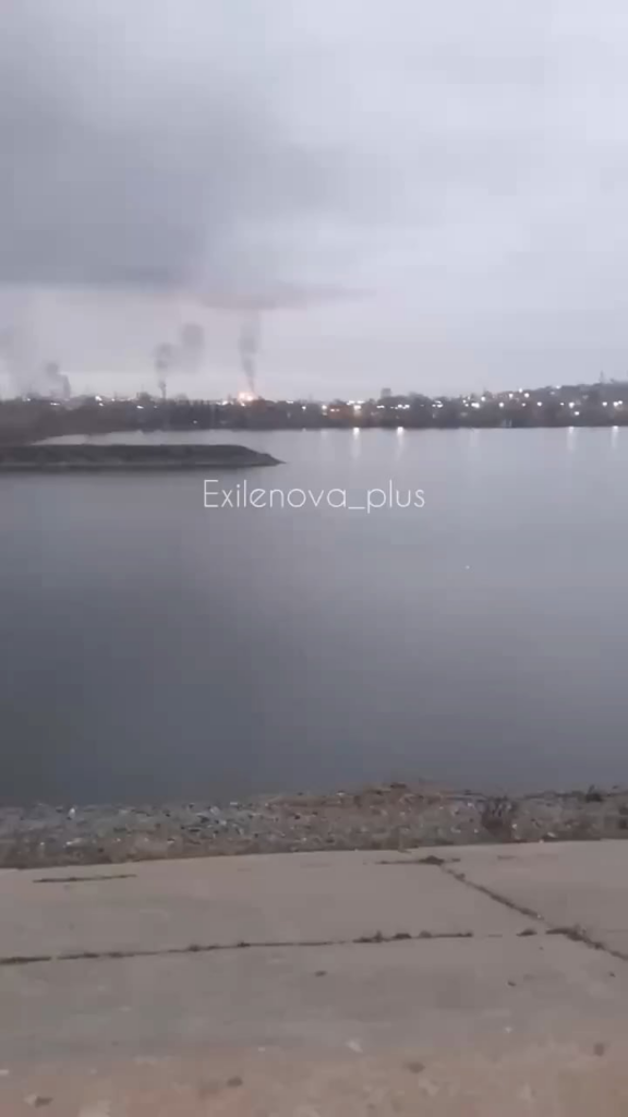 今朝の時点で、ロシアの燃料サプライチェーンの重要な部分であるシズラニ製油所はまだ火災が続いている。