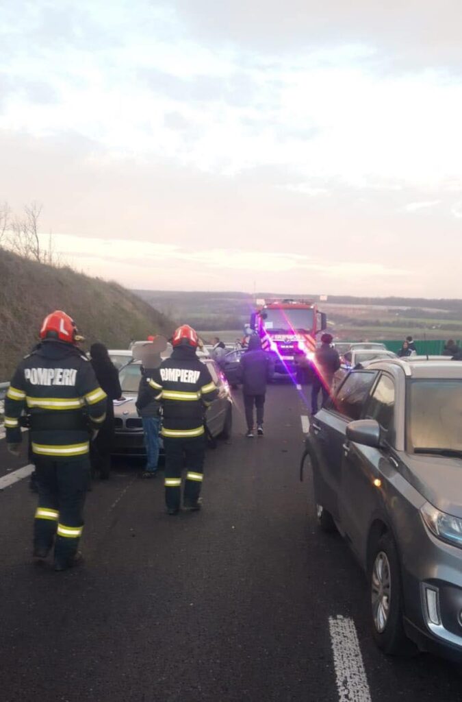 ビデオ ピテシュティ-クライオバ高速道路で11台の車と約30人が死亡した事故。レッド介入計画が発動されました - HotNews.ro