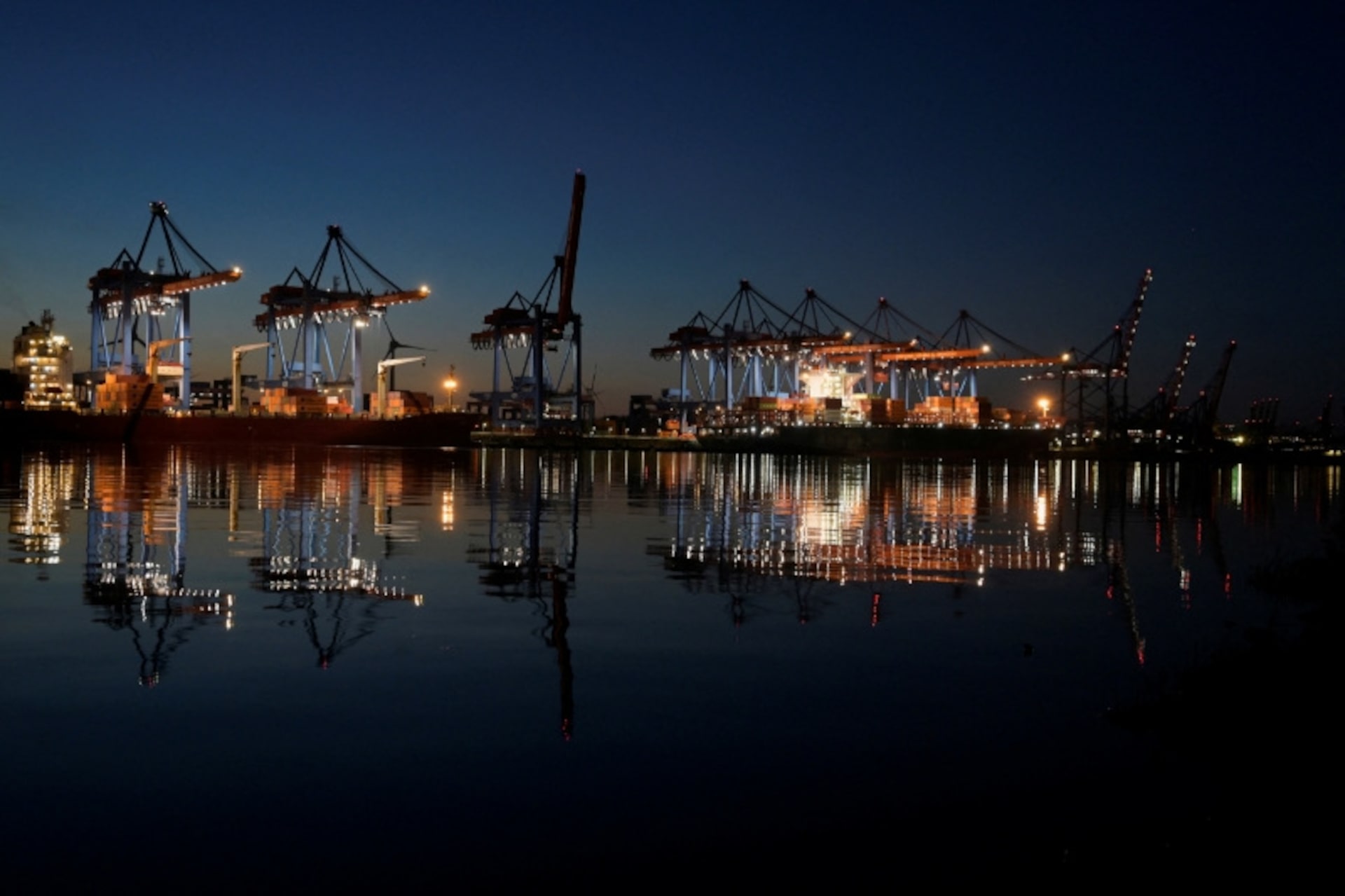 ドイツ輸出、10月は米・中向け大幅減　対ＥＵ増加で予想外にプラス