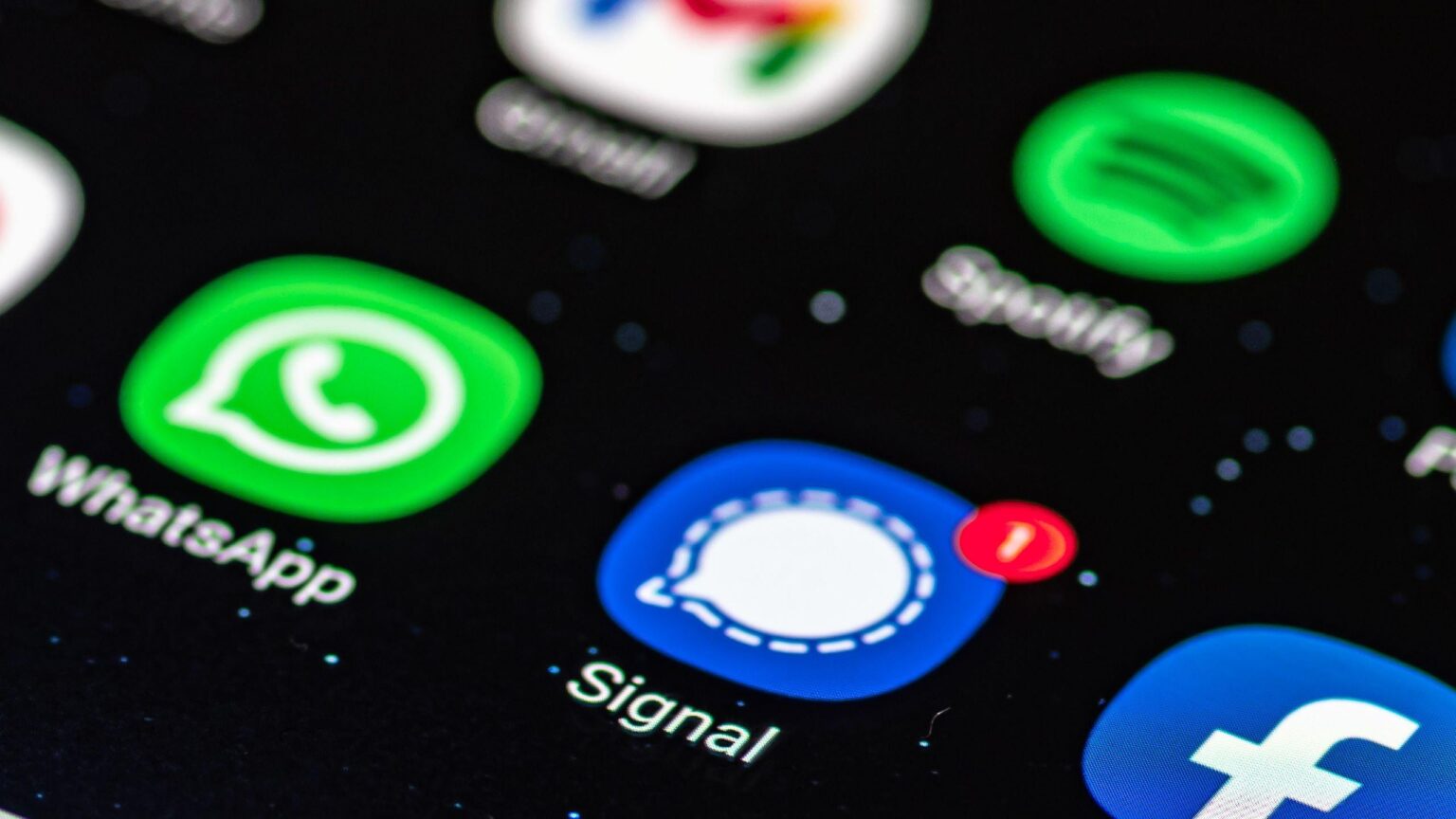SignalやWhatsAppのようなアプリの作成は「敵対的な活動」の可能性があると英国監視機関が主張