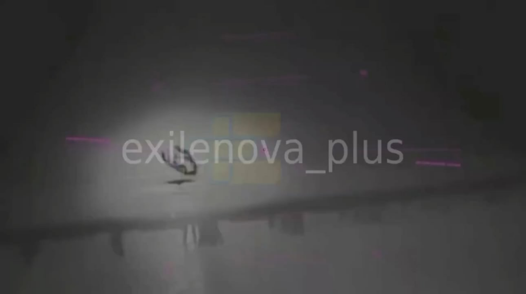 ウクライナ軍は、ロシアのタマンに停泊しているロシアのLNGタンカーを無人航空機が攻撃する映像を公開した。
