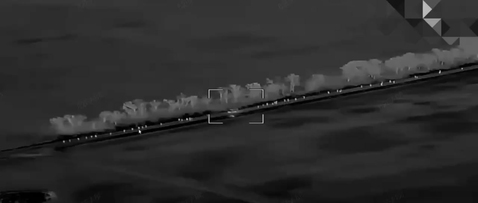 ウクライナの偵察ドローンは、ローテーションのために前線近くに到着しているロシア軍の大規模な縦隊を発見した。速報によると、グループ全体が敗退した。 2025.12.30 [UNCONFIRMED]