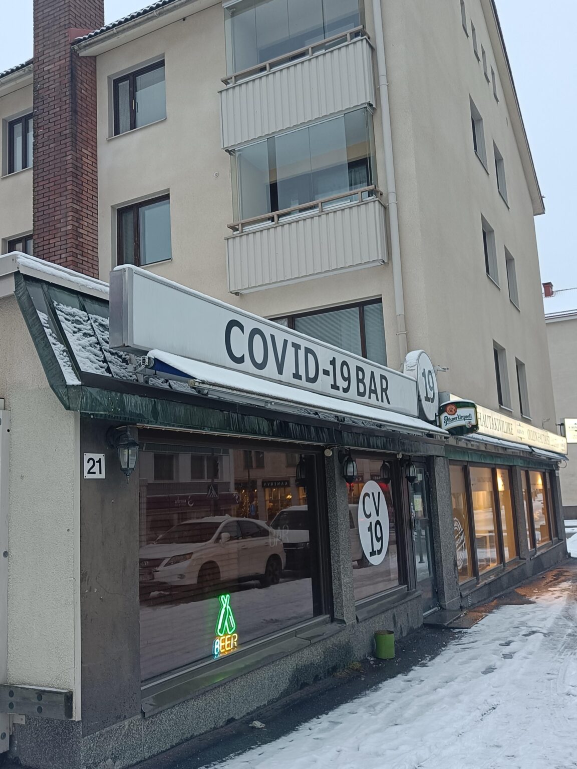 COVID-19 バーの前を通り過ぎたところです