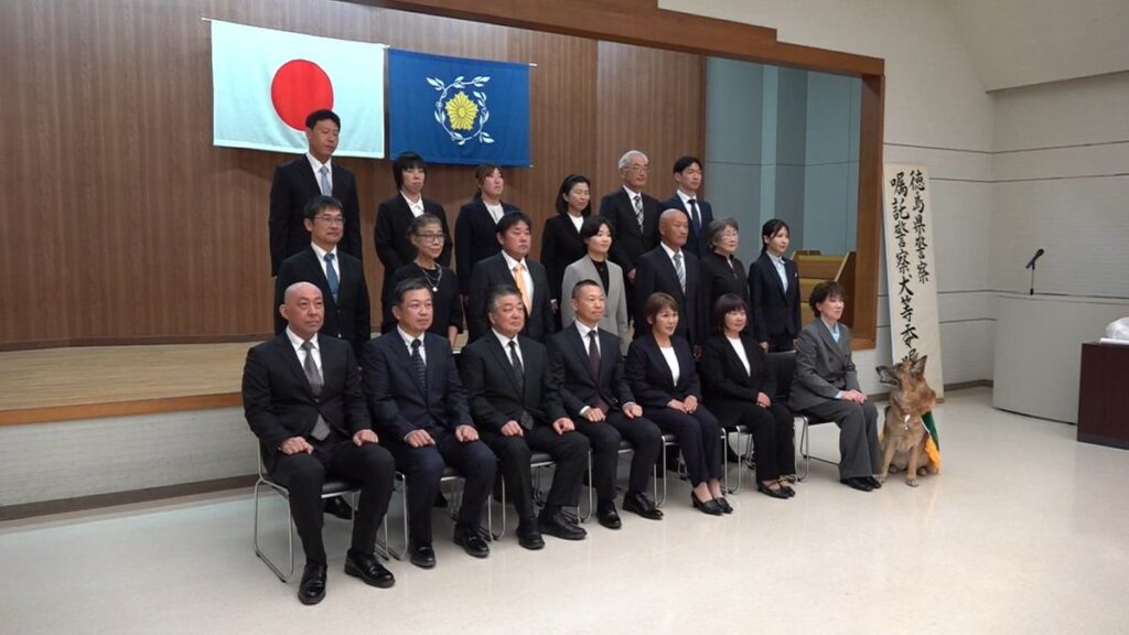 「嘱託警察犬」の委嘱式 警察から要請を受けて出動【徳島】(2025年12月12日掲載)|JRT NEWS NNN 共有