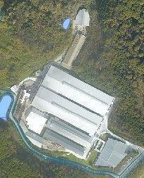 高病原性鳥インフルエンザの疑いがある事例が発生した養鶏場＝津山市（岡山県提供）