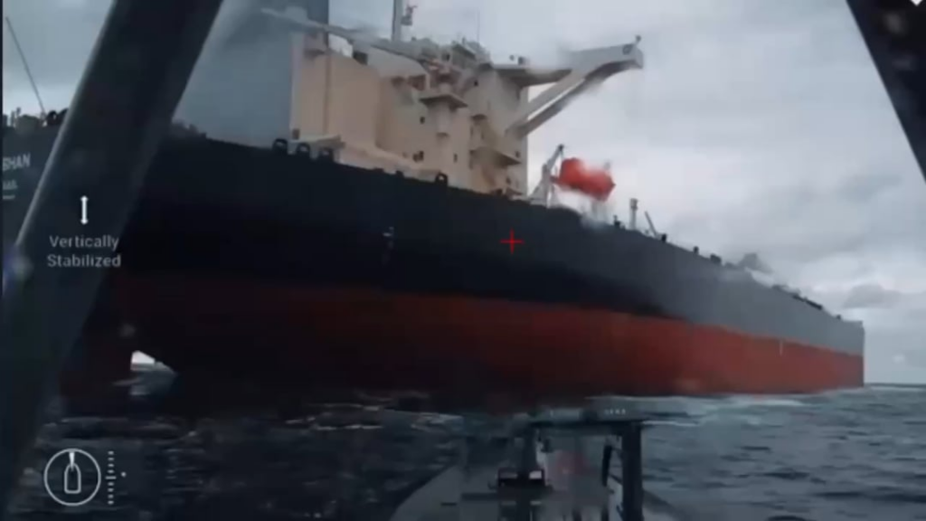 SBUシーベイビー海軍無人機が黒海でロシアの影の艦隊タンカー・ダシャンを攻撃した。