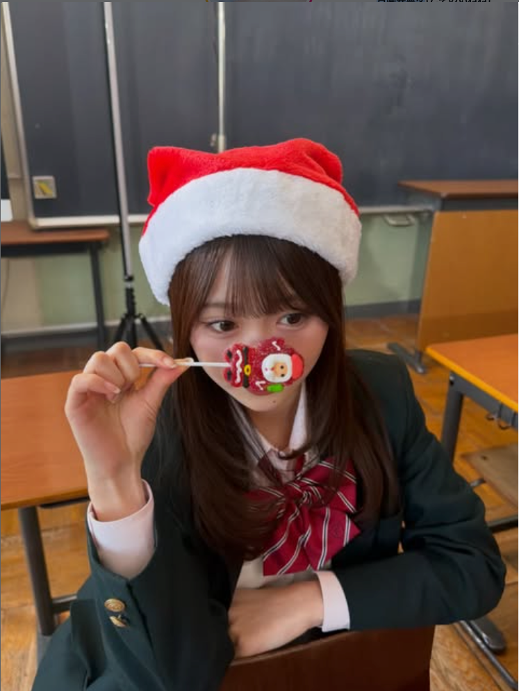 「可愛すぎるサンタさん」人気インフルエンサーのクリスマスショットが話題に | 話題の投稿 | スポーツブル (スポブル)