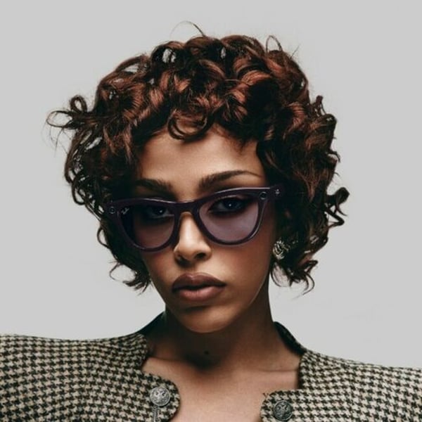 エシロールルックスオティカとメタ、インドで次世代型Ray-Ban Metaスマートグラスを発売 - FashionNetwork 日本