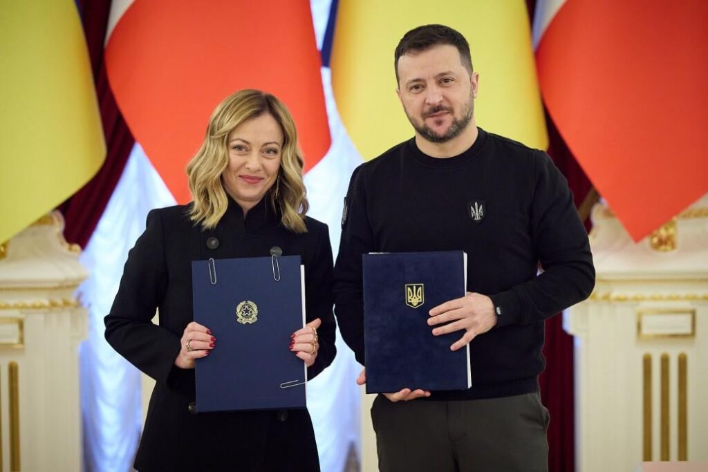 ゼレンスキー大統領はイタリアのジョルジア・メローニ首相と電話会談し、イタリアがウクライナのエネルギーインフラを支援するための機器を今後納入することに感謝した。