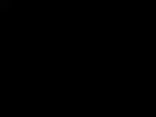 英語を話す警察官が私に電話をかけ続けます