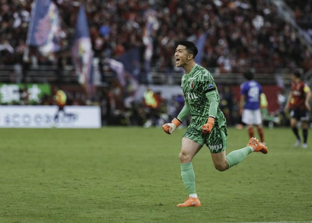 「Best moments」鹿島の守護神・早川友基が歓喜の投稿！タイトルに導いた雄叫びショットが話題 | 話題の投稿 | スポーツブル (スポブル)