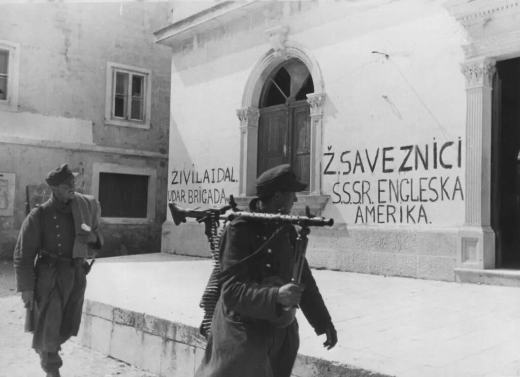 フヴァル島、1944年。