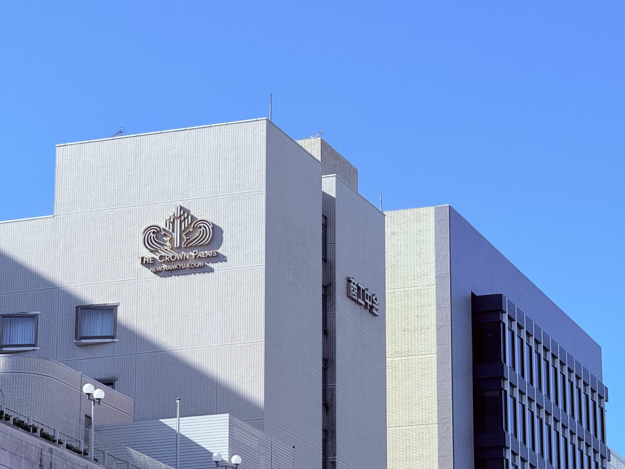 2026年上半期のリブランドの準備が進む「ザ クラウンパレス新阪急高知」の様子