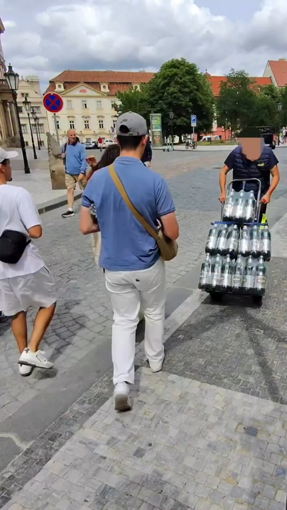 彼はすでに飲酒したピルゼンを運転している