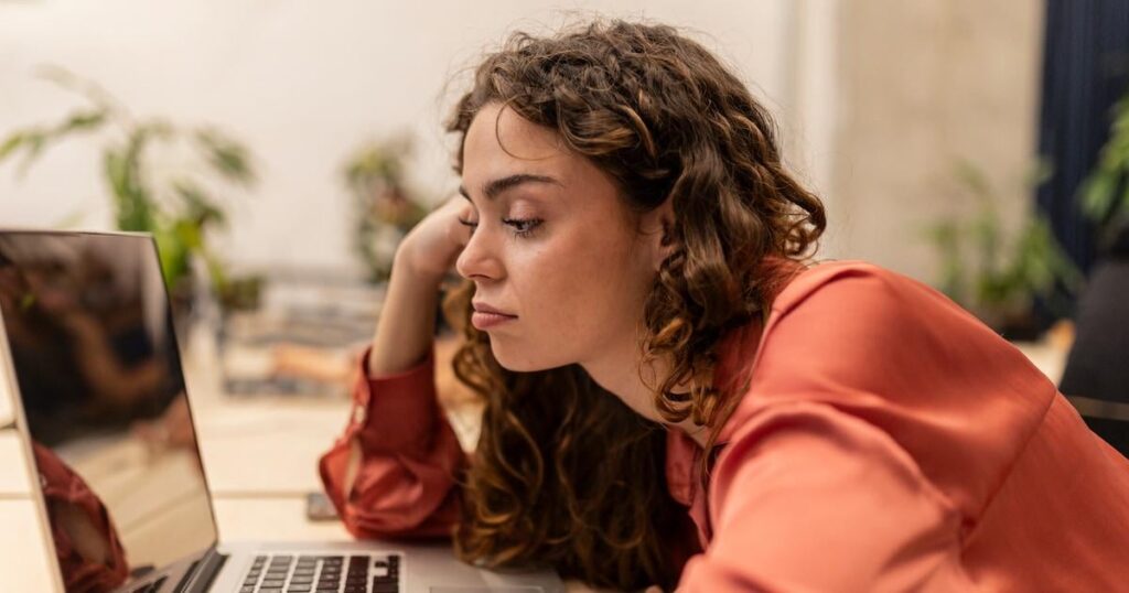 AIの台頭で新人の仕事数が半減：「多くの人材が失われる」