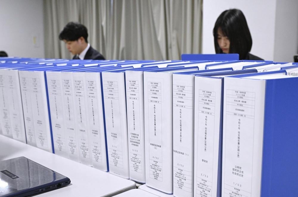 維新も政治資金でスナック 「政治活動の情報交換の場」