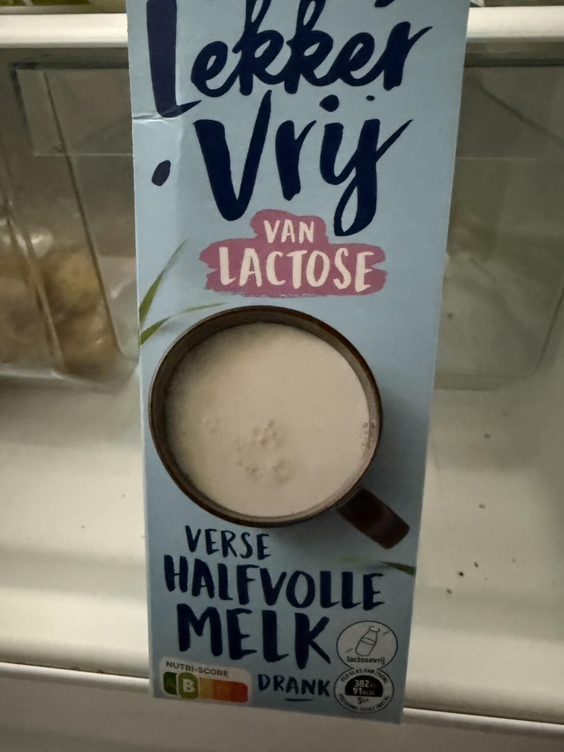 ノルウェーのタイン社の無乳糖ミルクはなぜおいしいのでしょうか。一方、オランダの無乳糖ミルクは汗をかいたヘラジカの股間のような味がするでしょうか？