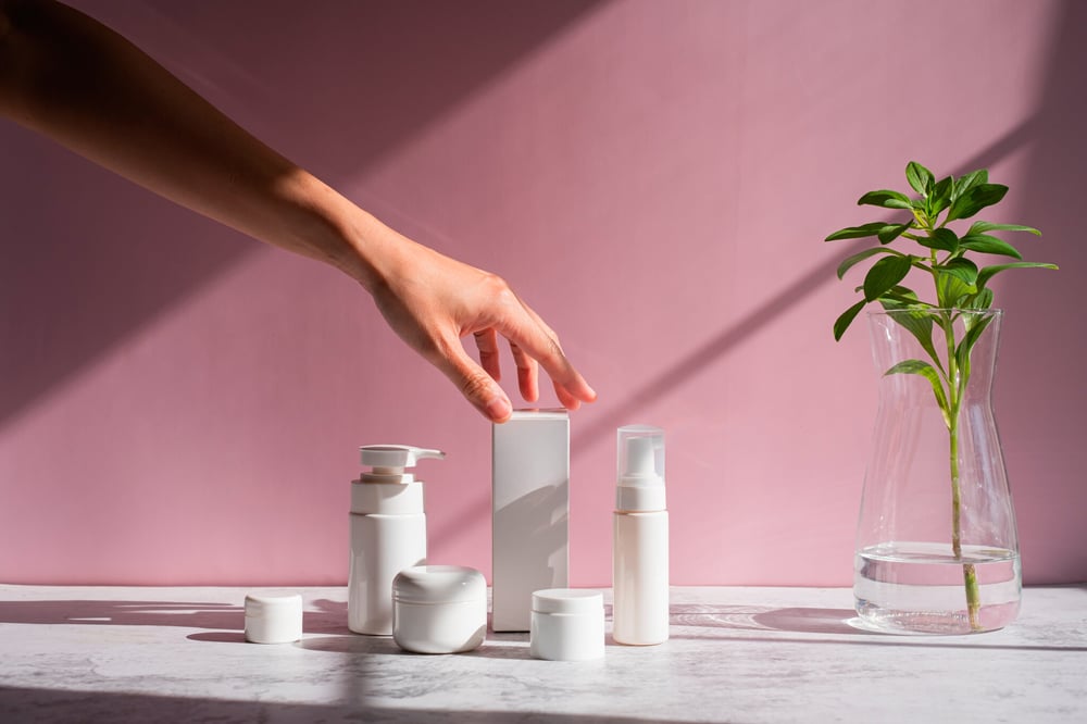 新たな規制により、一部の化粧品ブランドは成分の見直しを迫られる可能性も