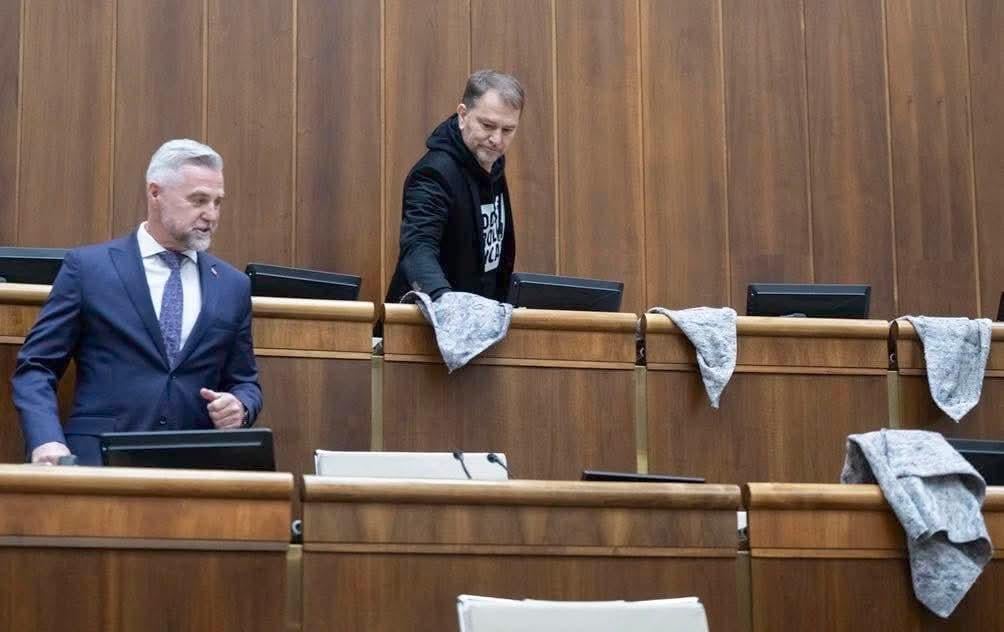 ぼろ布はフラサークの代わりに議会に座った