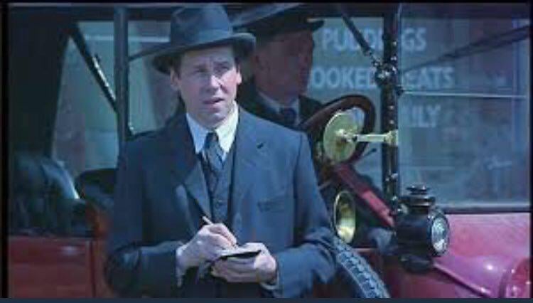 クリスマスディナーで毛布をかぶった豚