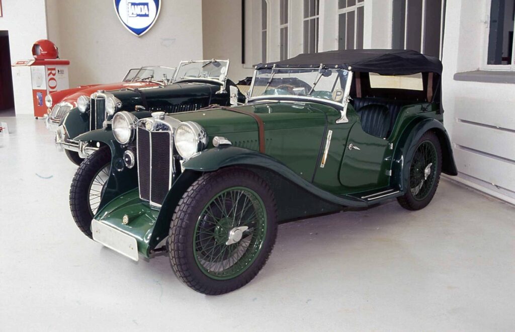 連載：アナログ時代のクルマたち｜Vol. 67　MG PB ４シーター | octane.jp