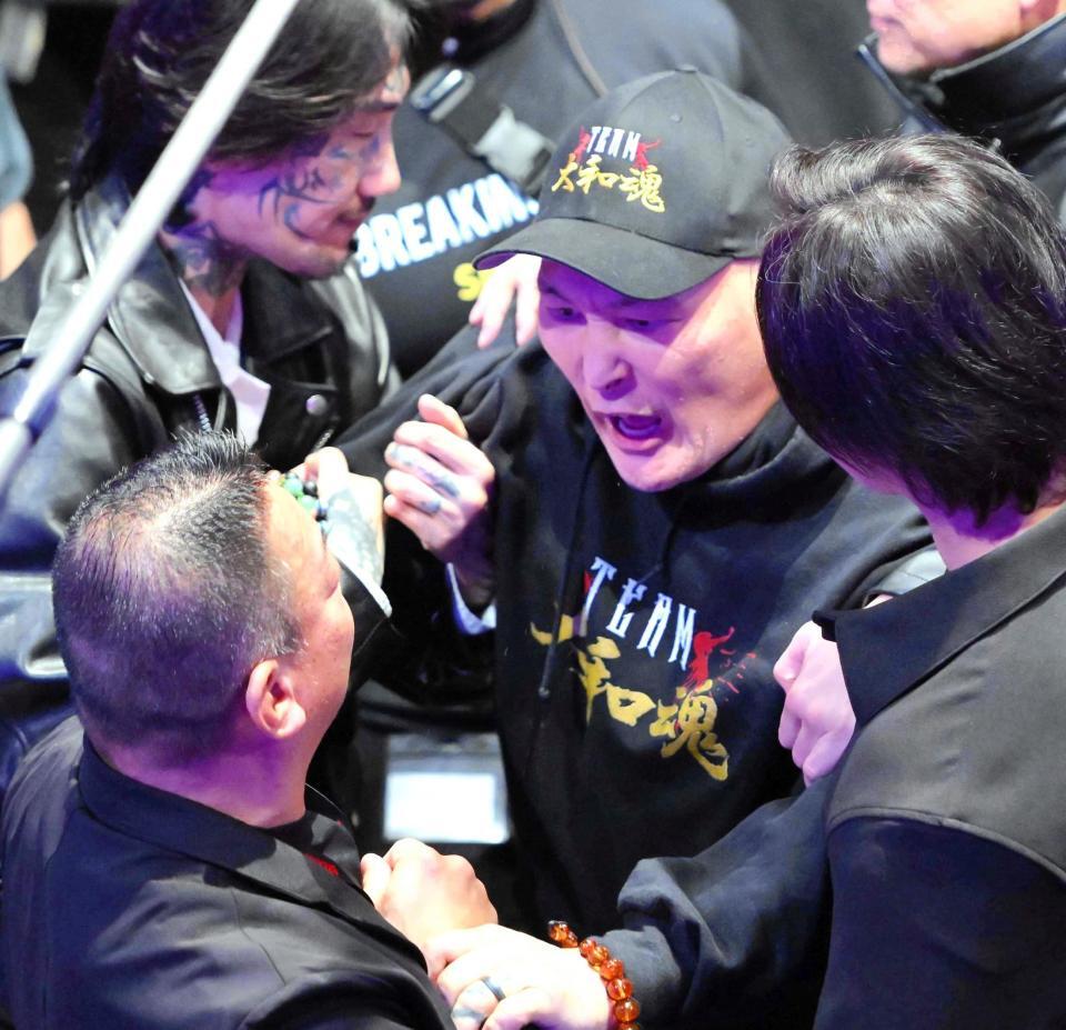 「怖すぎるだろ・・・」ＢＤ放送事故級激怒の伝説格闘家にＳＮＳ騒然 本人は「マジでキレたね」朝倉未来らに詰め寄った理由説明「責任とれよと」 - デイリースポーツ