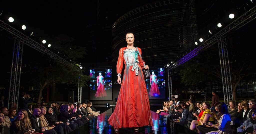Italy: Investigation finds "heavy exploitation" of Chinese workers at subcontractors of thirteen luxury fashion brands, incl. Dolce & Gabbana, Versace, Prada & others