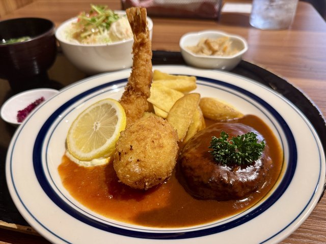 【京都洋食ランチ】地域密着型の手作り店！創業100年以上の老舗「ITADAKI 円町店」