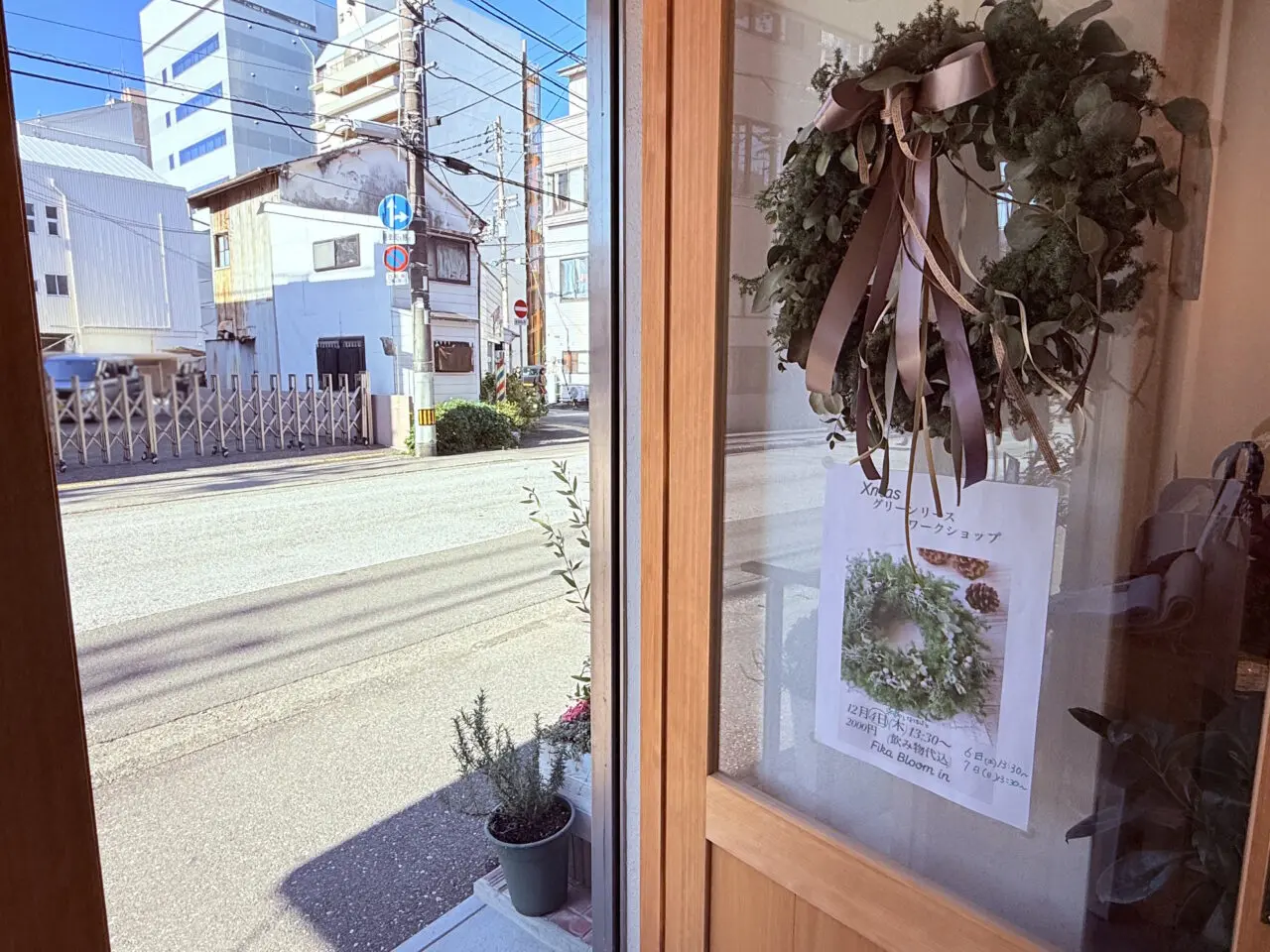 2025年11月21日にオープンしたカフェ×雑貨×レンタルスペースの複合型店舗「Fika Bloom in」の店内の様子