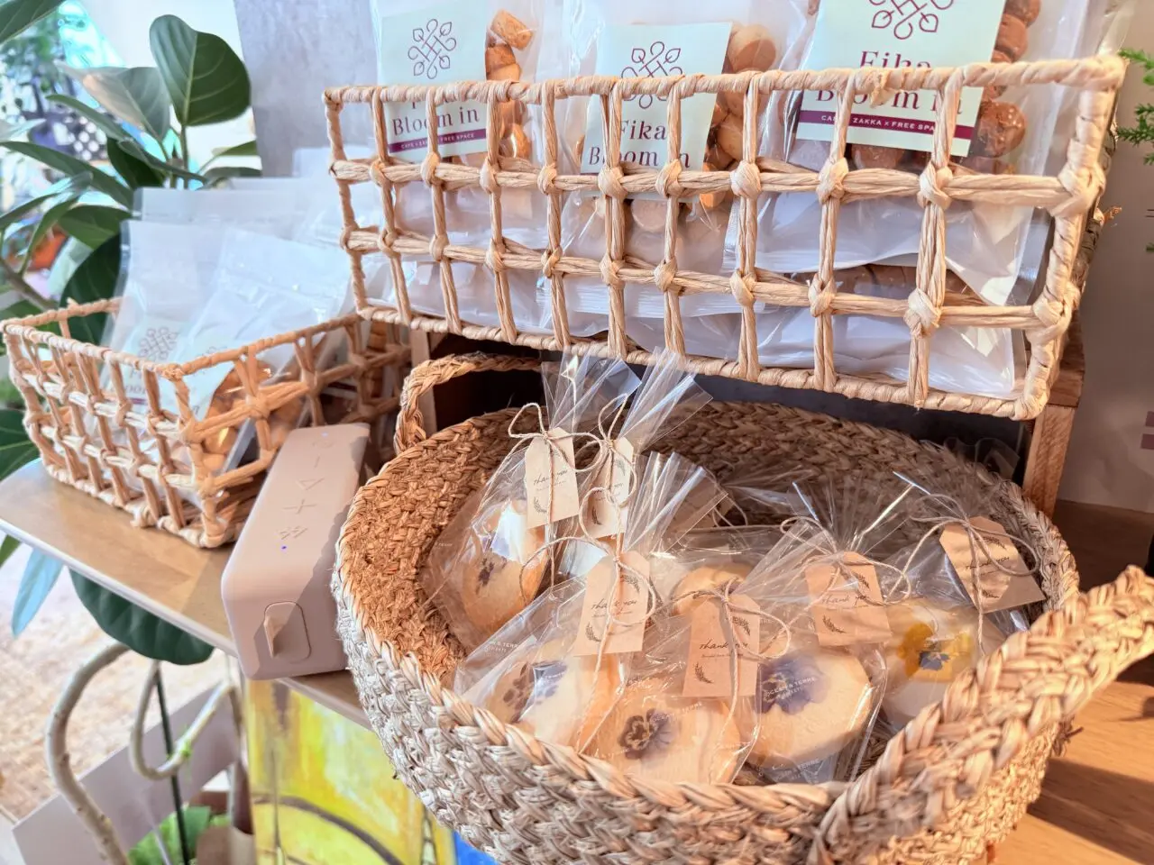 2025年11月21日にオープンしたカフェ×雑貨×レンタルスペースの複合型店舗「Fika Bloom in」の店内の様子