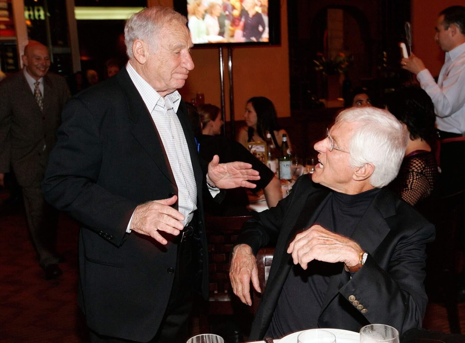 ディック・ヴァン・ダイク氏が100歳を迎え、99歳のコメディアンで友人のメル・ブルックス氏が追悼の意を表する