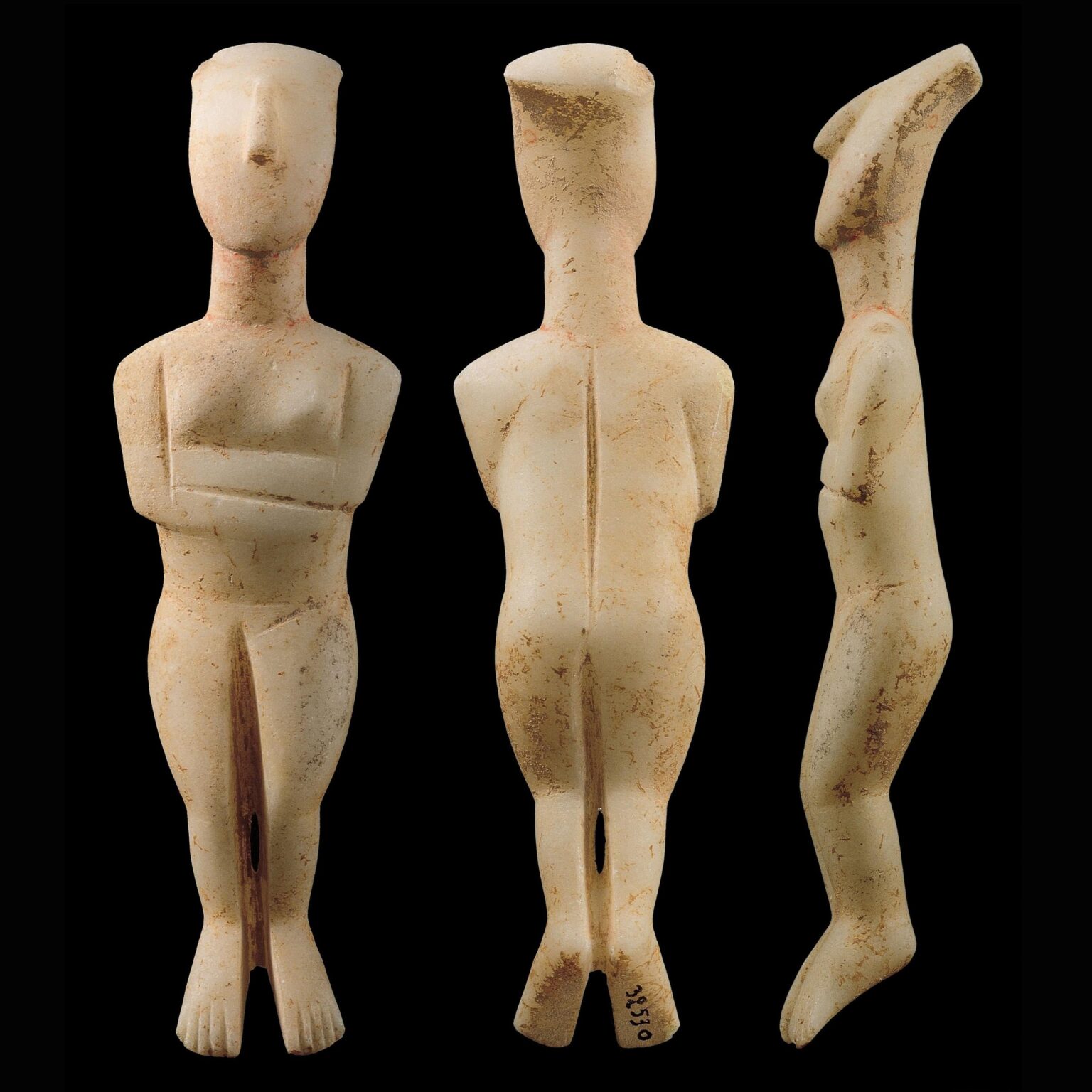 キクラデス様式の大理石の女性の置物、通常タイプ - Spedou の変種。フィッツウィリアム美術館の彫刻家 (パット・ゲッツ・ジェントル作) によるものとされています。原キクラデス II 期、紀元前 2600 ～ 2500 年。高さ：21cm。ベナキ ギリシャ文化博物館、アテネ、ギリシャ。 (3000×3000)