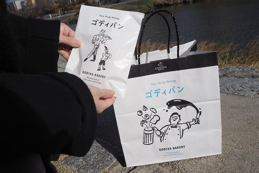 「ゴディパン」文字が目を引くショッパー（Lmaga.jp撮影）