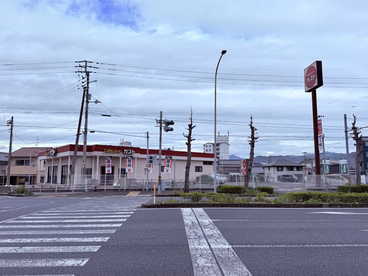 2026年1月19日閉店する「ガスト 土佐道路バイパス店」の外観