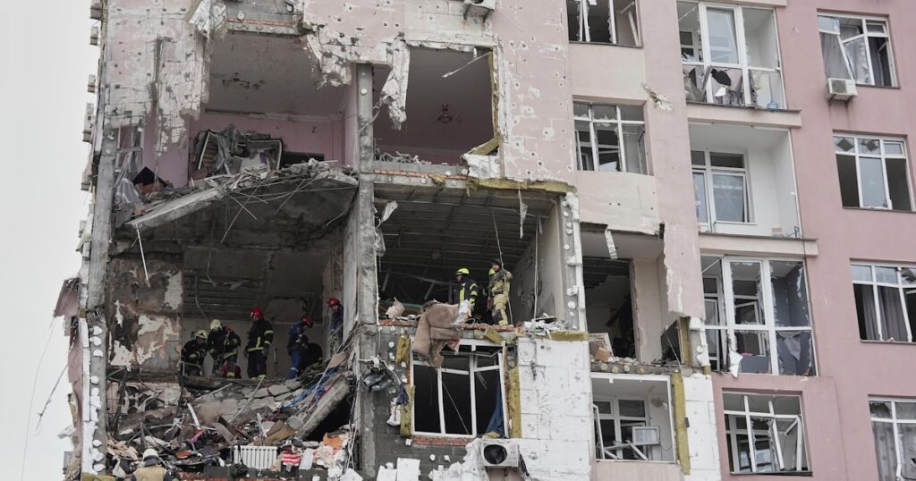 ロシア、無人機やミサイルでキーウ攻撃 米ウクライナ首脳会談前に - 日本経済新聞