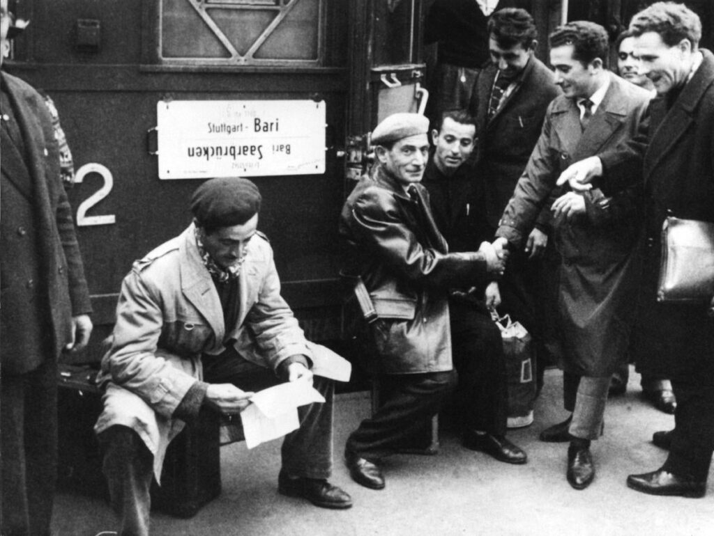1955 年 12 月 20 日、イタリアと西ドイツは最初の労働者協定 (Gastarbeiter) に署名し、イタリア人移民の第 2 波が始まりました。
