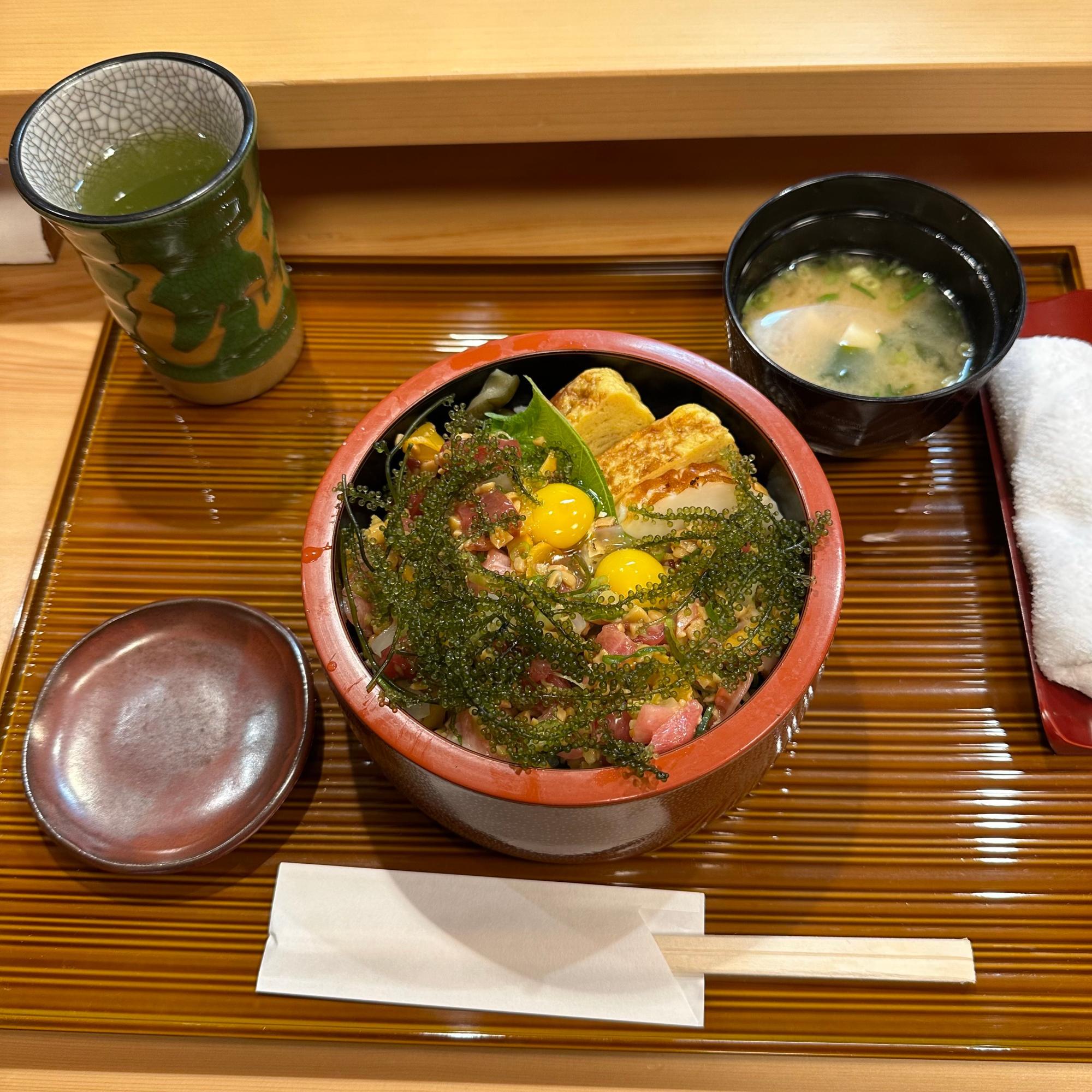 まずは納豆まぶしから