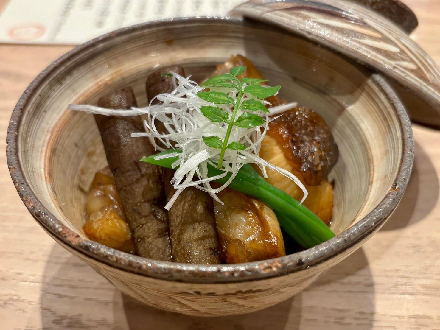深い旨みが記憶に残る、滋味深いひと皿。